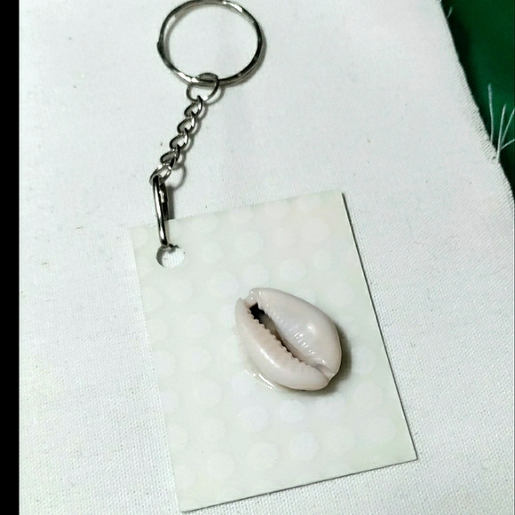 NEW Handmade Keychain Bag Tag! Shadow Dots Cowrie w/ "I Love My Bag" Wood Heart. - Picture 4 of 7